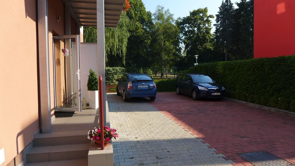 Park - 2 Izbove Apartmany Na Prenajom Nové Mesto nad Váhom Exterior foto